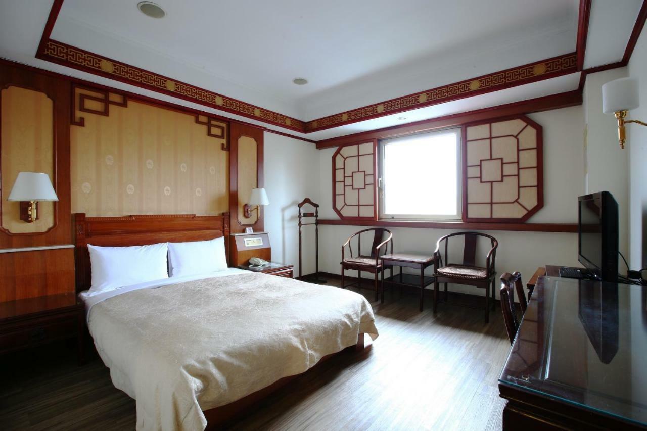 Hua Du Hotel Csilung Kültér fotó