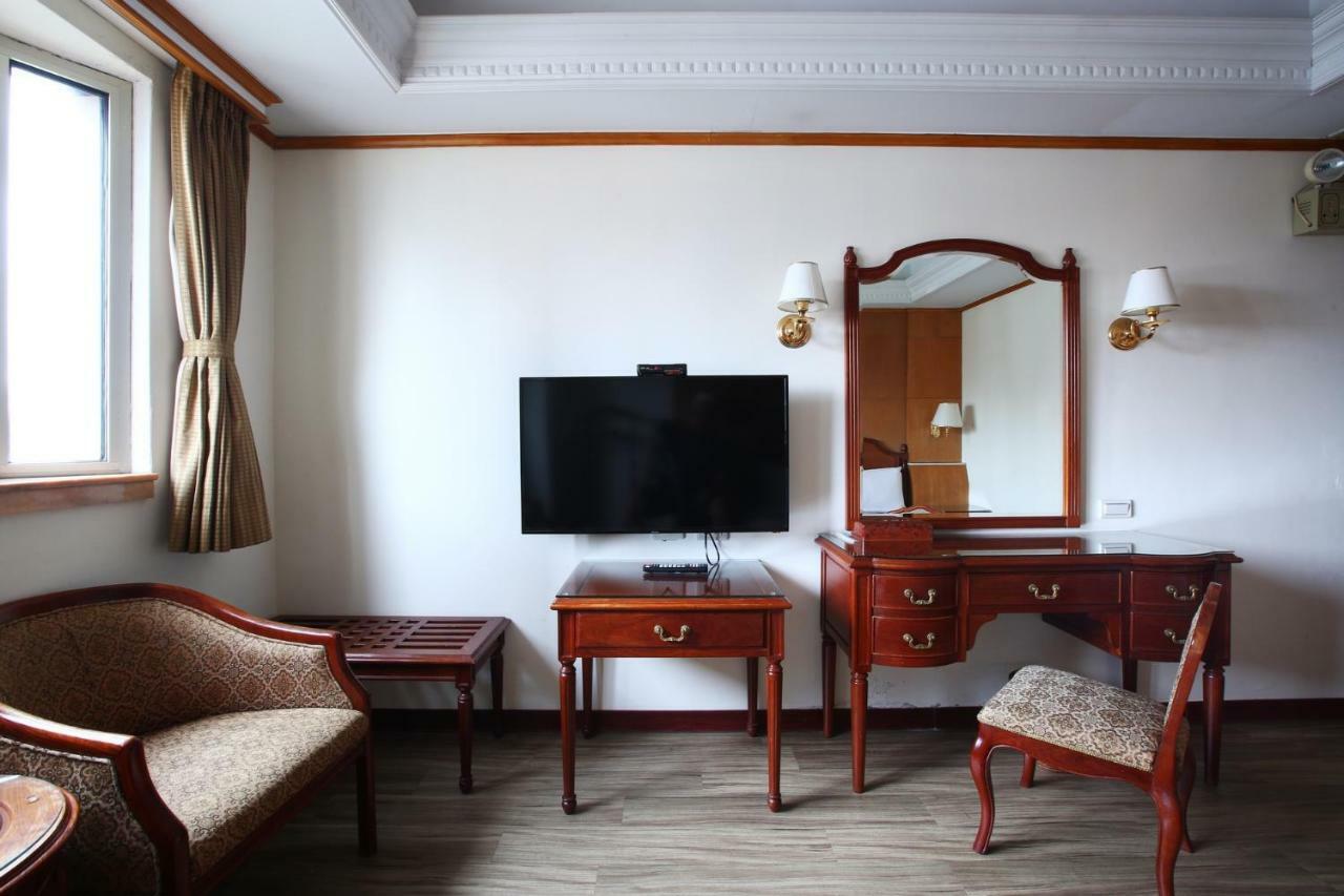 Hua Du Hotel Csilung Kültér fotó