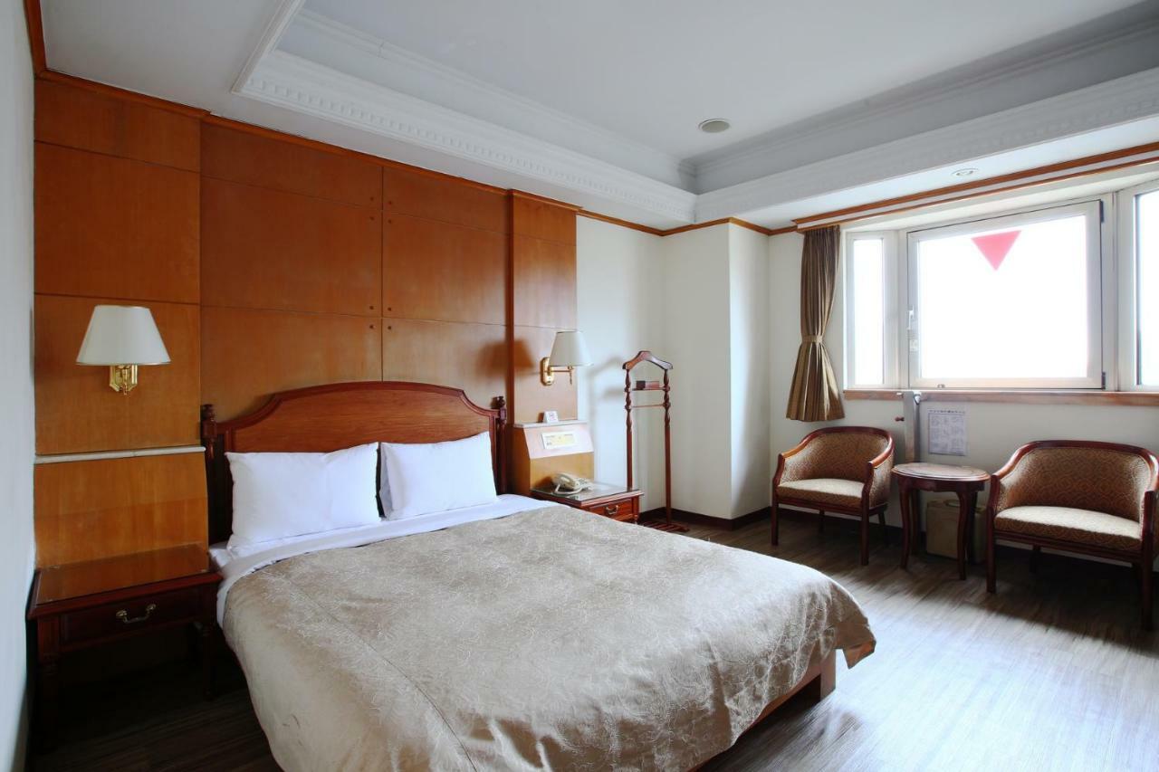 Hua Du Hotel Csilung Kültér fotó