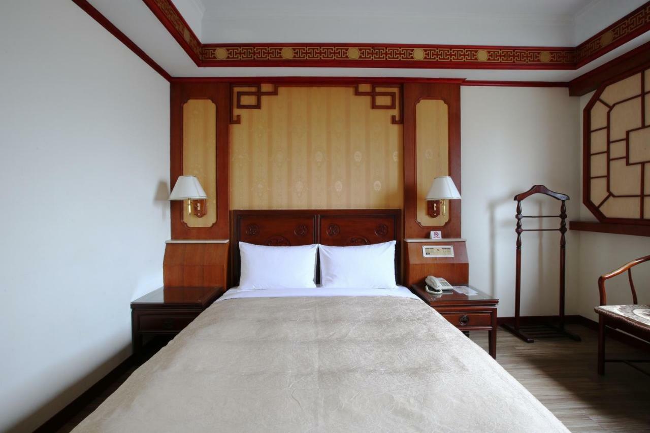 Hua Du Hotel Csilung Kültér fotó
