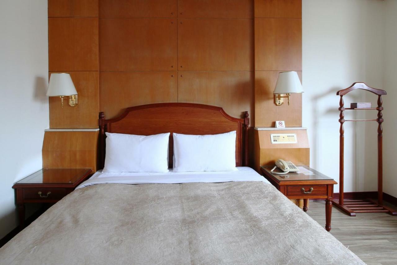 Hua Du Hotel Csilung Kültér fotó
