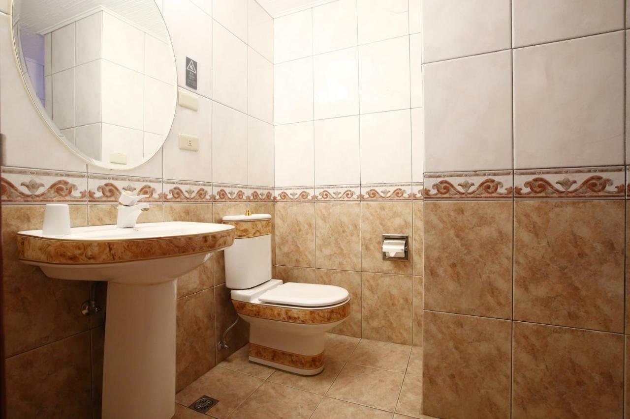 Hua Du Hotel Csilung Kültér fotó