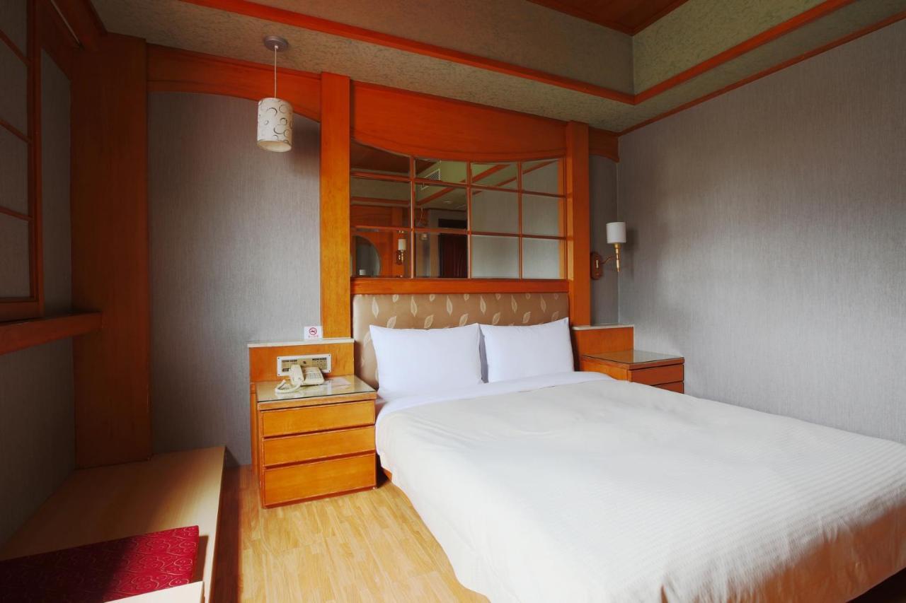 Hua Du Hotel Csilung Kültér fotó